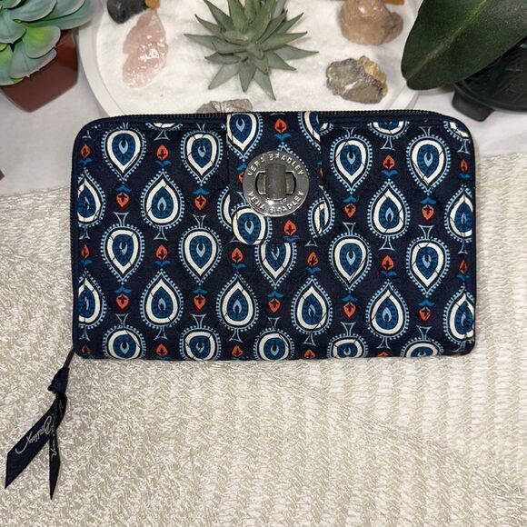 Vera Bradley RFID Navy Blue White Coral Quilted Large Turnlock Wallet - Picture 1 of 11